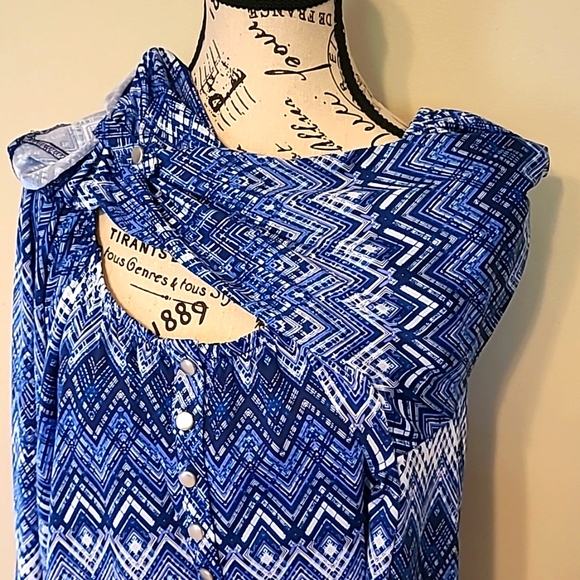 Beautiful Blouse 😍 - Picture 3 of 9